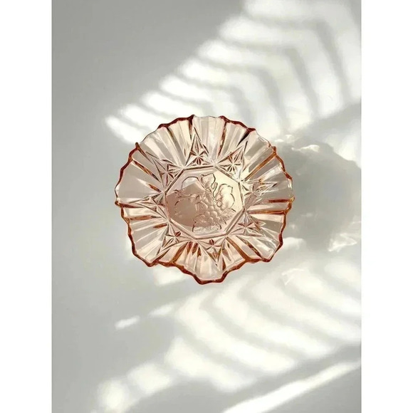 Vintage Indiana Intaglia Peach Ruffled Edge Bowl - Picture 8 of 8